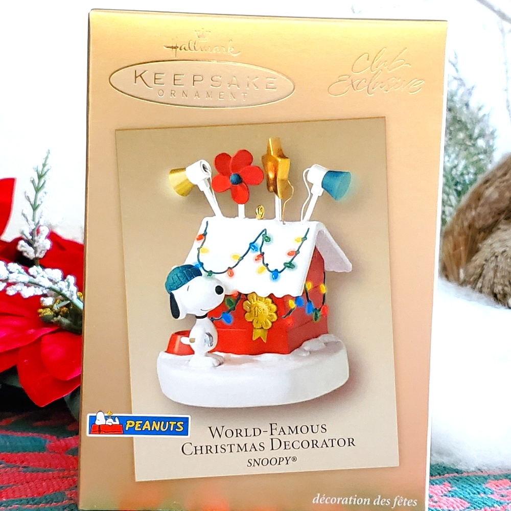NRFB 2003 Snoopy Peanuts World Famous Christmas Decorator Vintage Charlie Brown